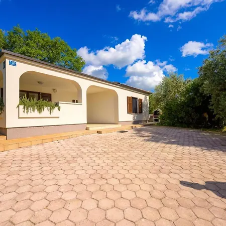 With Parking Space - 27695 Daire